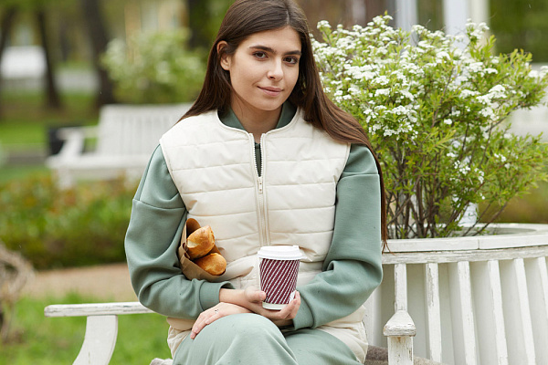 С чем носить шерстяной жилет: стильные образы на все сезоны