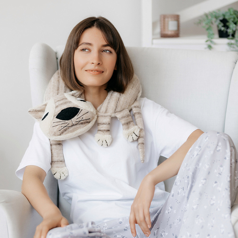 Подушка Рогалик Кот Матвей бежевый