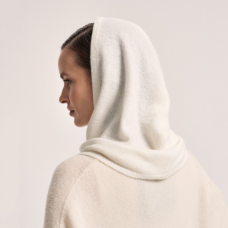 Шапка капор О25.ТИ09.013/1 полярная луна